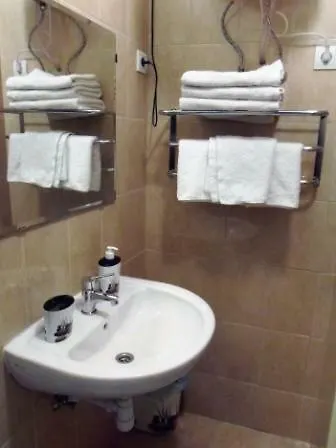 Pensión With Bathroom In Center